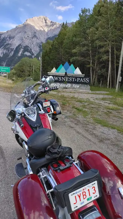 Comes with aftermarket seat(Mustang) and factory seat. Hard bags, leather work, cruise control. New...