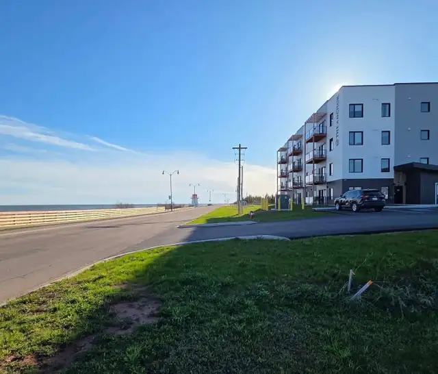 Beautiful 1-Bedroom Apartment + Office/Den – Lease Takeover