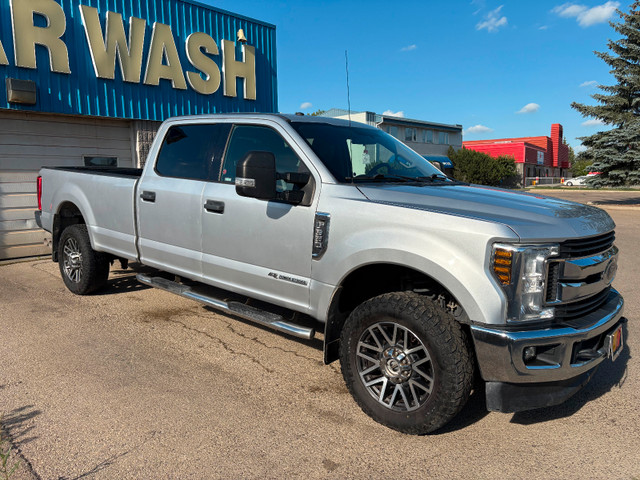 F350 SUPER DUTY XLT 2019 in Cars & Trucks in Edmonton