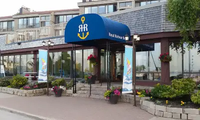 ROYAL HARBOUR RESORT, 1 Harbour Street, Thornbury, ON N0H 2P0 INFO at royalharbourresort.com 2 bedro...