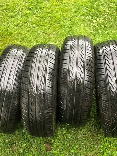 4 pneus toyo éclipse 195/70/r14. 60$ pour les 4. Par téléphone 418-735-6013.