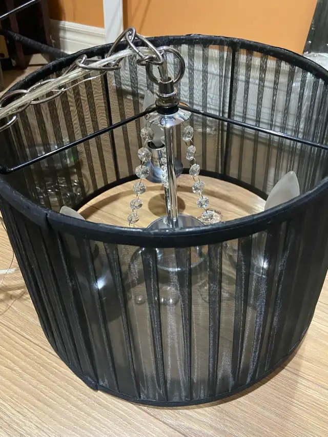 Black hanging light / chandelier in Indoor Lighting & Fans in Mississauga / Peel Region - Image 3