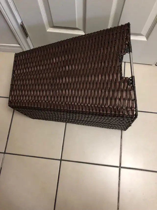 Large wicker look laundry / storage basket 63240675624707122
