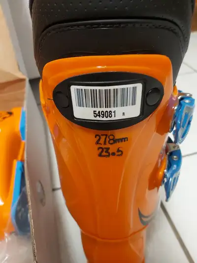 Kids ski boots - never used, View more