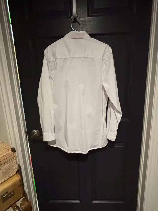 Grafton White Slim Fit Dress Shirt L/G 16-16.5 32/33 in Men's in Kitchener / Waterloo - Image 3