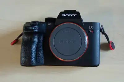 *** If this ad is up, it is still available *** Shutter count 8,304 clicks (rated for 500,000 actuat...