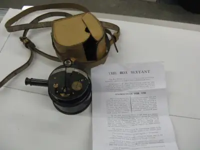 Photo à titre indicatif du Box Sextant ($175) aussi utilisé en arpentage. Même modèle mais sans la l...