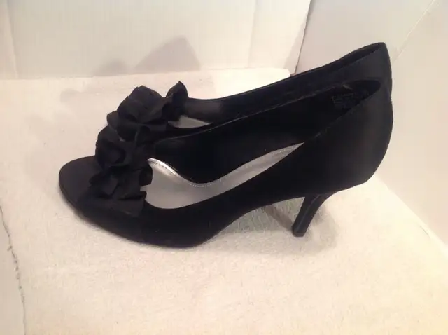 Black high heels open toe size 9 in Women's - Shoes in Calgary - Image 6