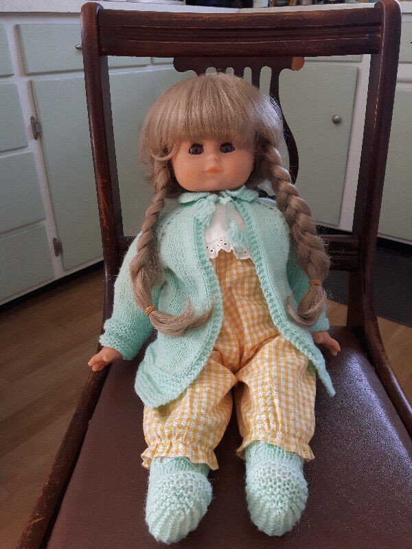 Beautiful Retro Doll in Arts & Collectibles in Edmonton