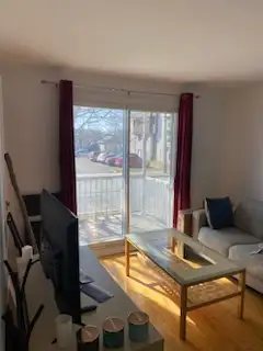 1ER JUILLET -4 et demi sur la rue Sicotte à Saint-Hyacinthe