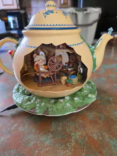 Step into a whimsical world with this used Enesco "The Teapot Bungalow," an illuminated deluxe music...