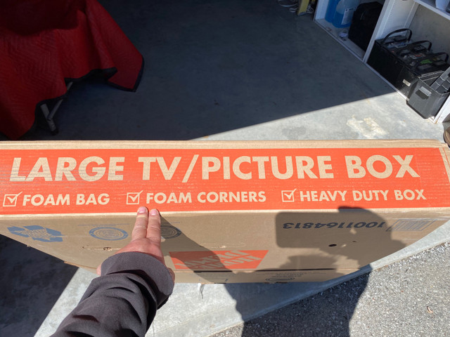 Large TV/Picture Box in Other in Kawartha Lakes - Image 4
