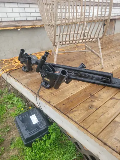 ,2 electric canon downriggers 3foot arms good working order 125 dollars for quick sale