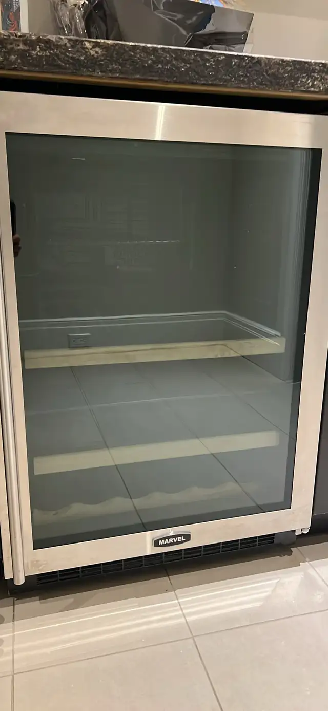 Marvel - 24” Bar Fridge - working condition  in Refrigerators in Kitchener / Waterloo - Image 4
