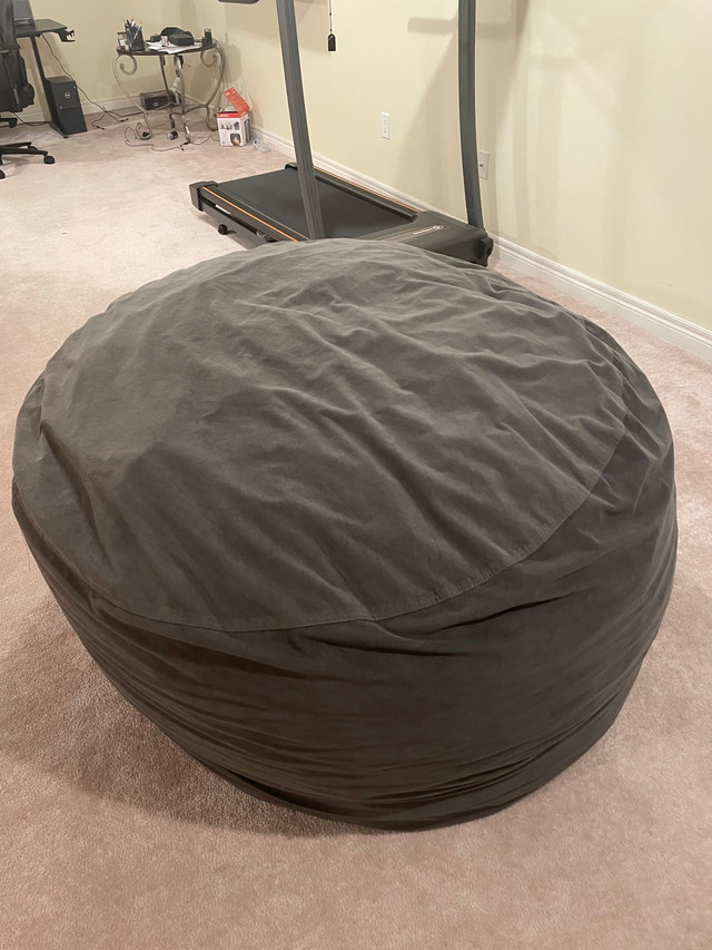 4ft GREY BEAN BAG (MINT CONDITION) in Couches & Futons in City of Toronto - Image 2