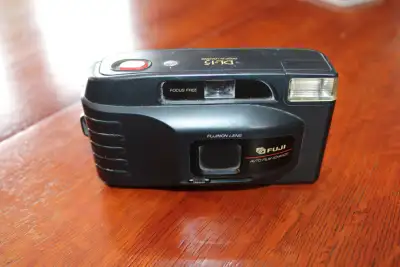 Hi. I have a Fuji DL-15 drop in loading film camera for sale. I do not have the correct type of batt...