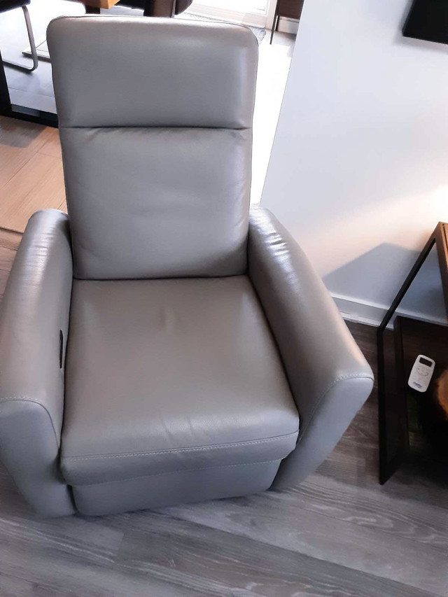Fauteuils cuir électrique dans Chaises, Fauteuils inclinables  à Laval/Rive Nord - Image 3