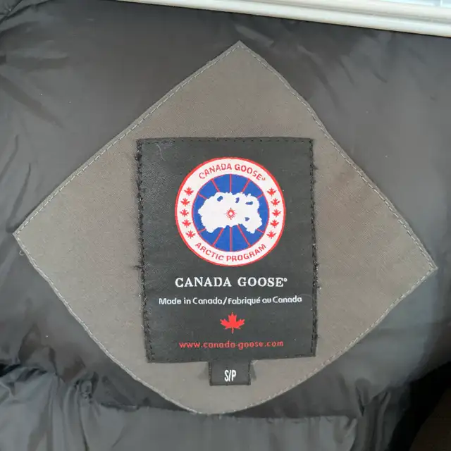 Canada Goose Authentic Men's jacket  in Men's in Markham / York Region - Image 7