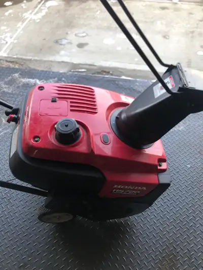 Honda HS720 Snowblower, View more