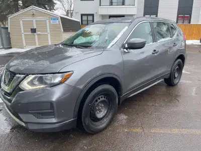Selling 2018 Nissan Rogue, in a great running condition, mostly highway kilometers, very clean vehic...