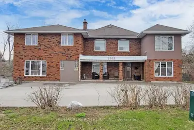 Spacious 2 bedroom 1 bathroom unit in the heart of Vaughan. Located off of Hwy 7 and Keele Street. W...
