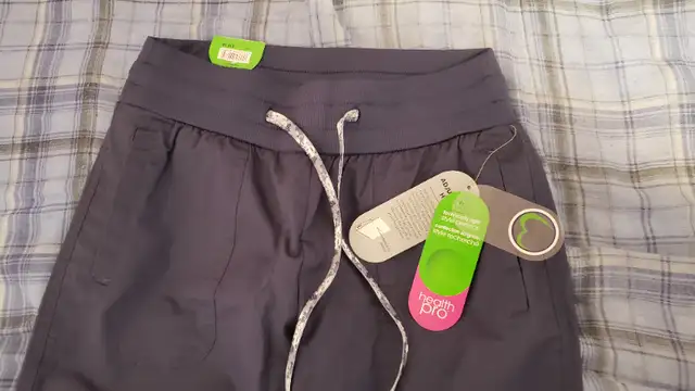 Womens Scrub Pants in Women's - Bottoms in Edmonton - Image 3