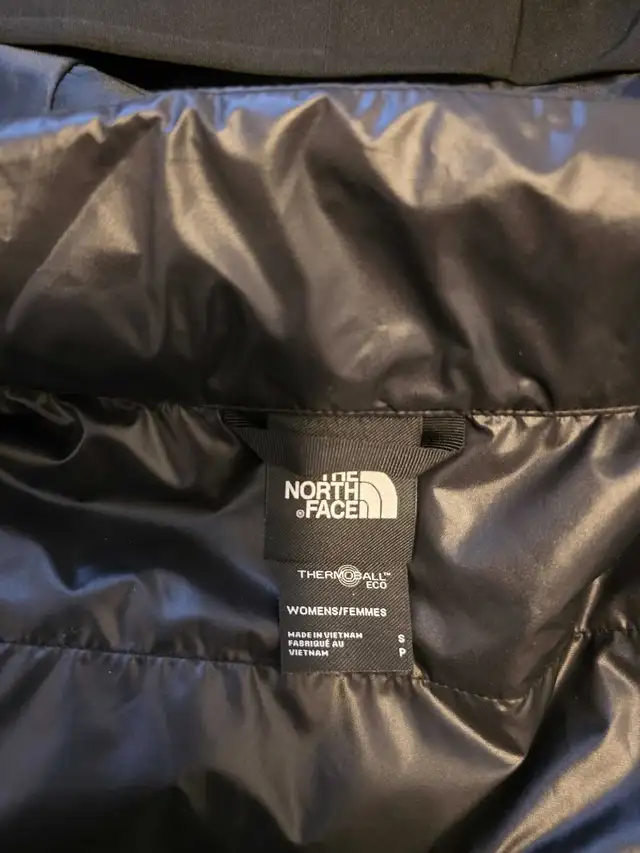 The North Face Women Thermoball (S) in Women's - Tops & Outerwear in City of Toronto - Image 5