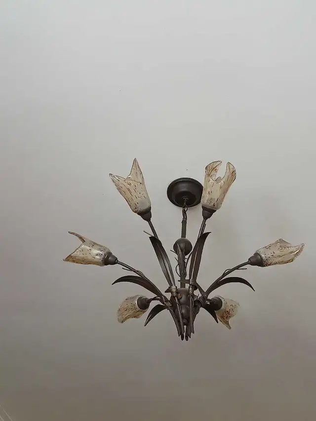 Ensanble  Lustres a fleures in Indoor Lighting & Fans in City of Montréal - Image 2