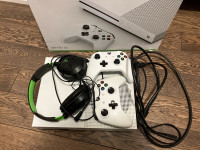 Xbox one S 500gb 2 controllers headset and battlefront