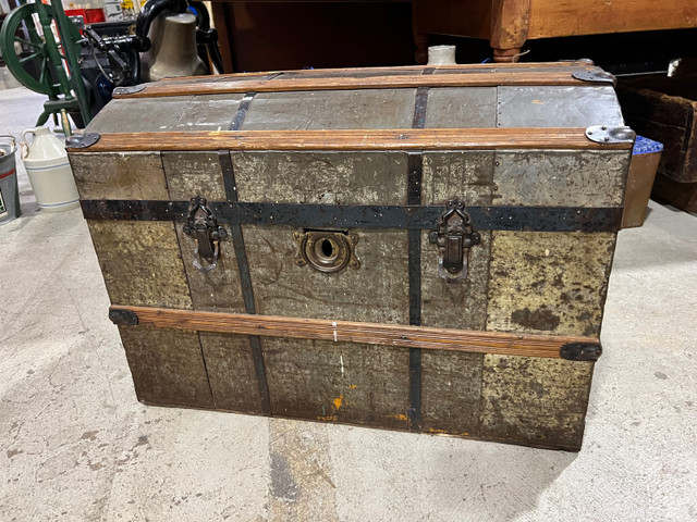 Round top metal and wood trunk  in Arts & Collectibles in Edmonton