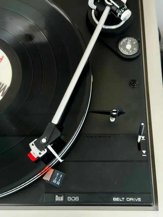 Dual 506 Belt Drive Turntable w/ Shure Cartridge in Stereo Systems & Home Theatre in Calgary - Image 8