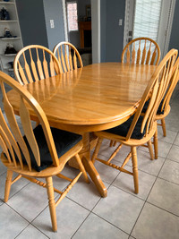 Solid wood farmhouse extendable kitchen table + 6 chairs