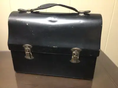 Ancienne boîte à lunch d’écolier, View more