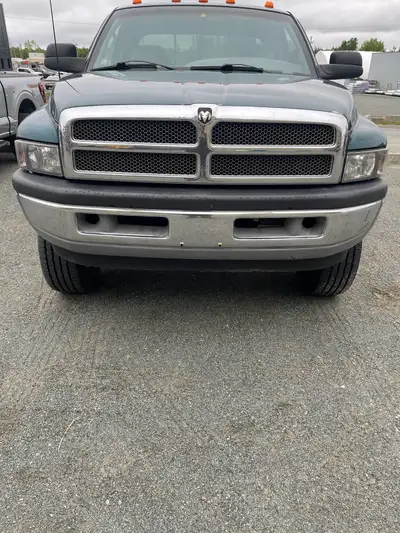 Bumper pour dodge ram 1994-2002 en très bonne état