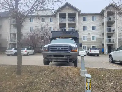 This is a Ford F-450 dump truck ready to get to work. This truck is used and in working condition. E...