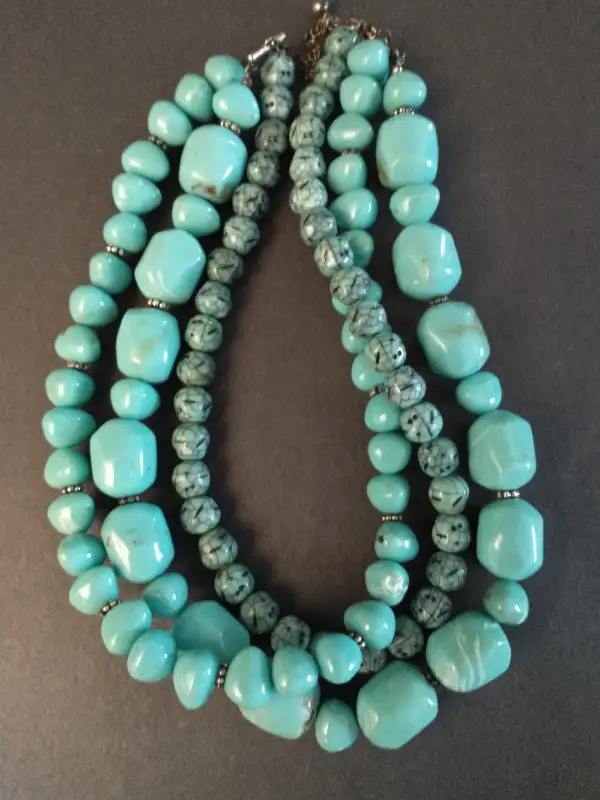 Costume jewelry necklace. in Jewellery & Watches in Oakville / Halton Region - Image 2