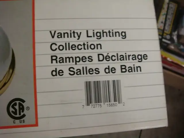 Indoor lighting Lot Vanity Light , Fluorescent and Wall Light in Indoor Lighting & Fans in Brantford - Image 10
