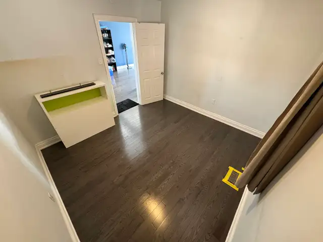 Unfurnished Private Room – Upstairs Unit in Room Rentals & Roommates in City of Toronto - Image 8