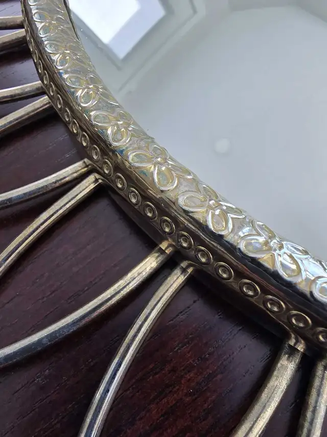 Vintage Gold Metal Round Wall Mirror in Home Décor & Accents in Edmonton - Image 4