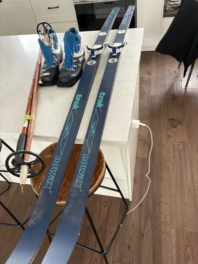 Cross country ski set men’s 8.5 195ski poles, View more