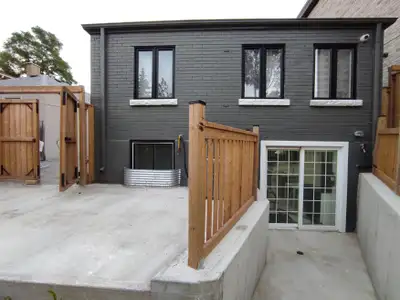 Private Room - (Males only) Danforth Rd & Danforth Ave Room available in newly renovated bungalow gr...