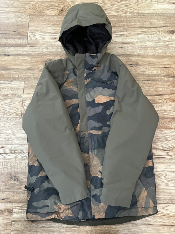 "North Face" Ski - Winter Jacket (Youth) in Kids & Youth in Calgary - Image 5