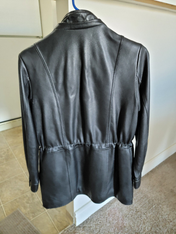 Danier Leather Jacket in Women's - Tops & Outerwear in Winnipeg - Image 4