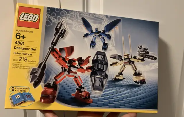 Lego Designer Set 4881 Robo Platoon New in Toys & Games in Burnaby/New Westminster - Image 2