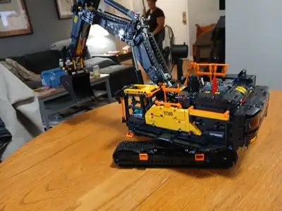 Lego - Volvo EC500 - Model #42215. Assembled, box, instructions and spare parts. PLEASE NOTE: I have...