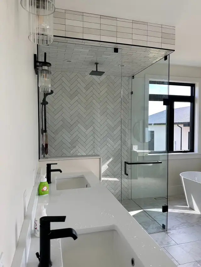 FRAMELESS SHOWER GLASS ENCLOSURES SHOWER DOORS BATHTUB SLIDER in Plumbing, Sinks, Toilets & Showers in Windsor Region - Image 5