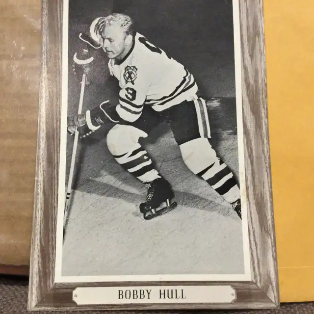 Bobby Hull 1970 Magazine, Golden Jet Book, BeeHive Card 1964-67, in Arts & Collectibles in Oshawa / Durham Region - Image 5