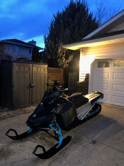2010 Summit 800 163" in mint shape. 4,700 miles on chassis, crate motor installed at 2,900 miles. Ru...