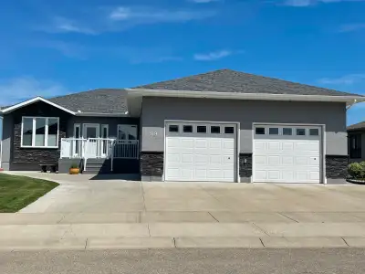 89 Pheasant Cove, Yorkton Located on a quiet cove. Lot is large 24 x 34 m. Backyard offers a beautif...