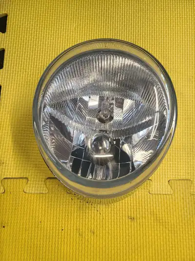 Harley davidson vrod Vrsca/Vrscse2 chrome headlight with bulbs.